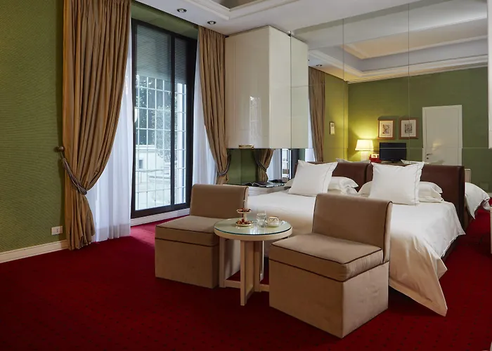 Lord Byron - Small Luxury Of The World Rom