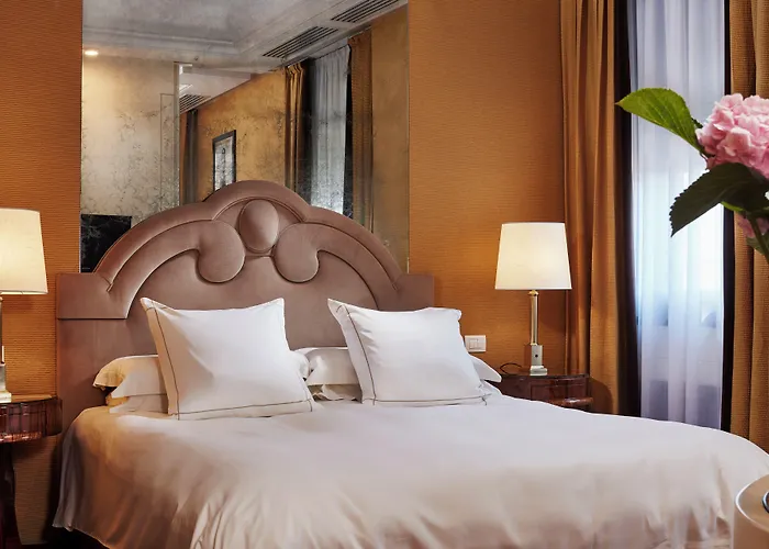 Lord Byron - Small Luxury Of The World Roma