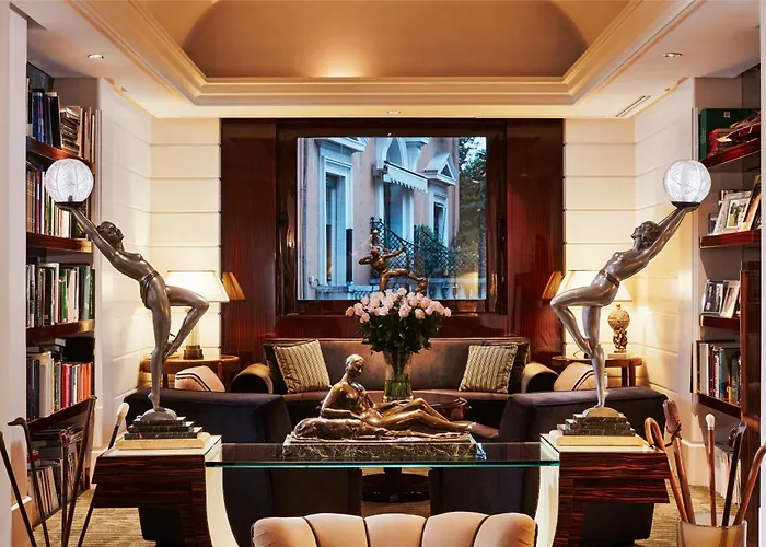 Lord Byron - Small Luxury Of The World 5*